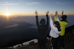 Mt. Fuji climbing season begins