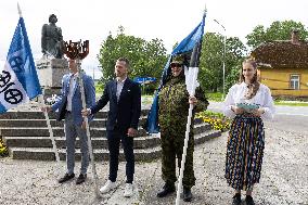 Estonian Song and Dance Festival flame on relay around the country