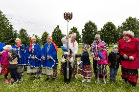 Estonian Song and Dance Festival flame on relay around the country