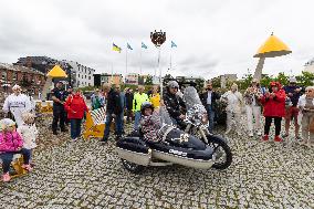 Estonian Song and Dance Festival flame on relay around the country