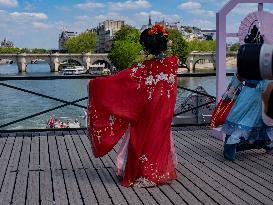 Chinese Troupe Performance on the Pont des Arts - Paris