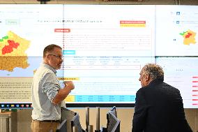 Bayrou Visits Crisis Center Amid Severe Heatwave in France - Paris