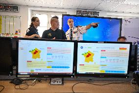 Bayrou Visits Crisis Center Amid Severe Heatwave in France - Paris