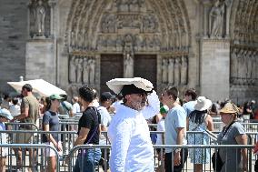 Heat wave hits Paris FA
