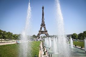 Heat wave hits Paris FA
