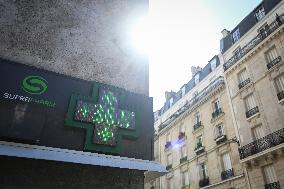 Heat wave hits Paris FA