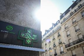 Heat wave hits Paris FA