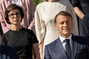 President Macron And Government Members Family Picture - Paris