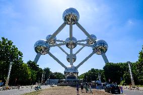 Atomium Overheats and Forced to Close Early - Brussels