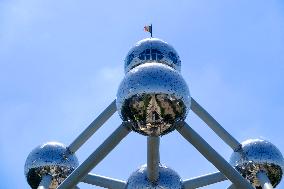 Atomium Overheats and Forced to Close Early - Brussels