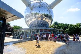 Atomium Overheats and Forced to Close Early - Brussels