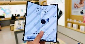 World's Lightest Foldable Phone VIVO X Fold5