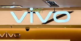 World's Lightest Foldable Phone VIVO X Fold5