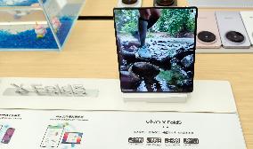 World's Lightest Foldable Phone VIVO X Fold5