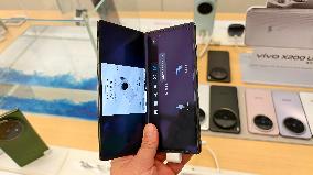 World's Lightest Foldable Phone VIVO X Fold5