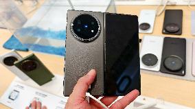 World's Lightest Foldable Phone VIVO X Fold5