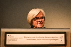 Signing of the Charter of Commitment by Companies Mobilised for Child Protection in Paris FA