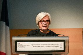 Signing of the Charter of Commitment by Companies Mobilised for Child Protection in Paris FA