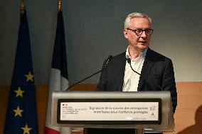 Signing of the Charter of Commitment by Companies Mobilised for Child Protection in Paris FA