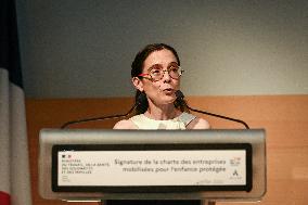 Signing of the Charter of Commitment by Companies Mobilised for Child Protection in Paris FA