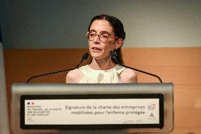 Signing of the Charter of Commitment by Companies Mobilised for Child Protection in Paris FA