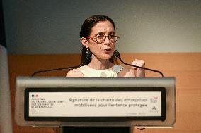 Signing of the Charter of Commitment by Companies Mobilised for Child Protection in Paris FA