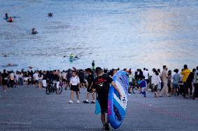 Citizens Enjoy Coolness in Jialing River in Chongqing