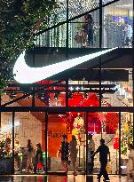 NIKE