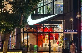 NIKE