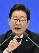 S. Korean president meets press 1 month after taking office