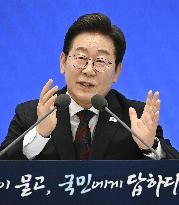 S. Korean president meets press 1 month after taking office