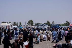 Afghan Immigrants Expelled From Iran
