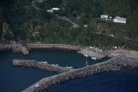 Strong quake shakes southwest Japan islands
