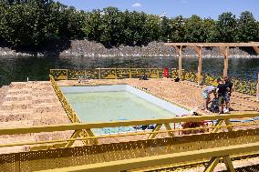 Construction of safe bathing area for swimming in the Seine - Paris RL
