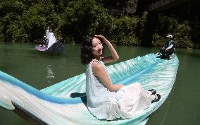 Tourists Take Feather-Shaped Boats - China