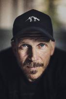 GUSTAF SKARSGARD