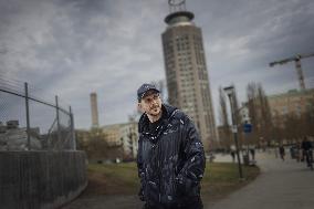 GUSTAF SKARSGARD