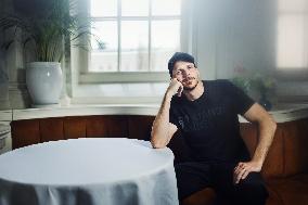 GUSTAF SKARSGARD