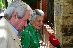Jose Luis Martínez-Almeida leaves the Virgen del Rocío Hospital - Madrid