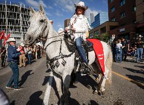 Shania Twain At Calgary Stampede Parade - Canada