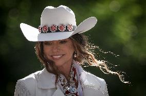 Shania Twain At Calgary Stampede Parade - Canada