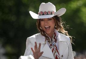 Shania Twain At Calgary Stampede Parade - Canada