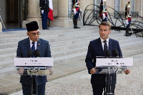 Emmanuel Macron Welcomes Malaysian Prime Minister - Paris RL