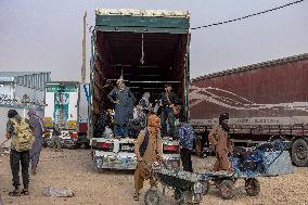 Afghan Immigrants Expelled From Iran - Herat