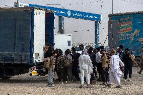 Afghan Immigrants Expelled From Iran - Herat