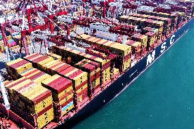 Qingdao Port Under High Temperature