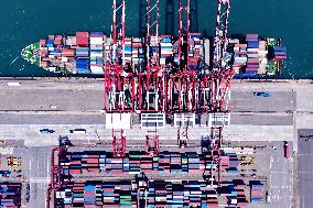 Qingdao Port Under High Temperature