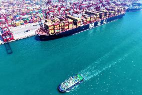 Qingdao Port Under High Temperature