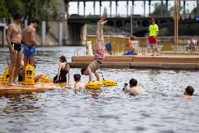 Opening day of the Grenelle Seine bathing site - Paris RL