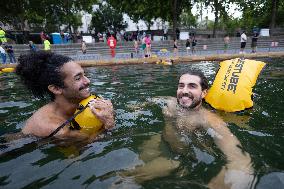 Opening day of the Pont Marie Seine bathing site - Paris RL